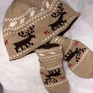 GAP Tan moose  Knit Hat and Mittens Set NEW but no tags